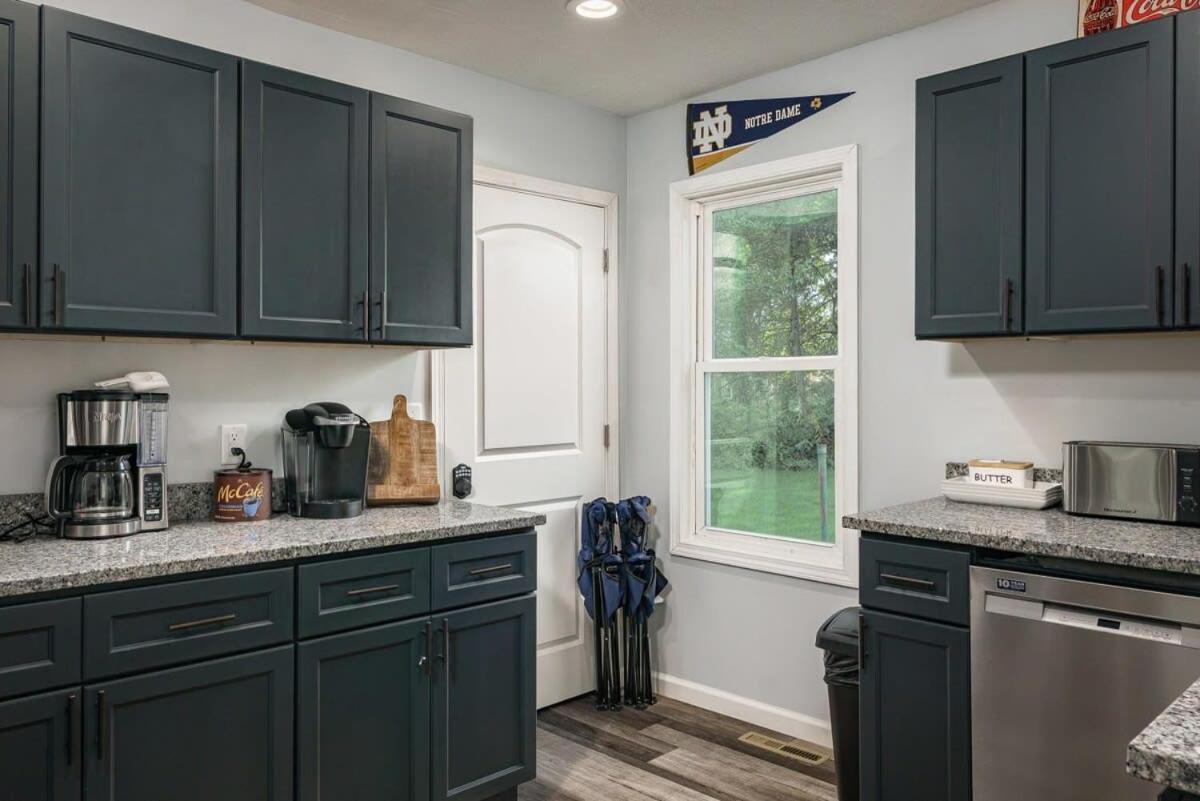 The Lucky Charm Home Of The Fighting Irish! Bbq Outdoor Games Coffee South Bend Kültér fotó